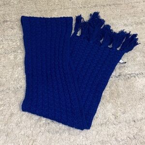 Woman’s GAP scarf